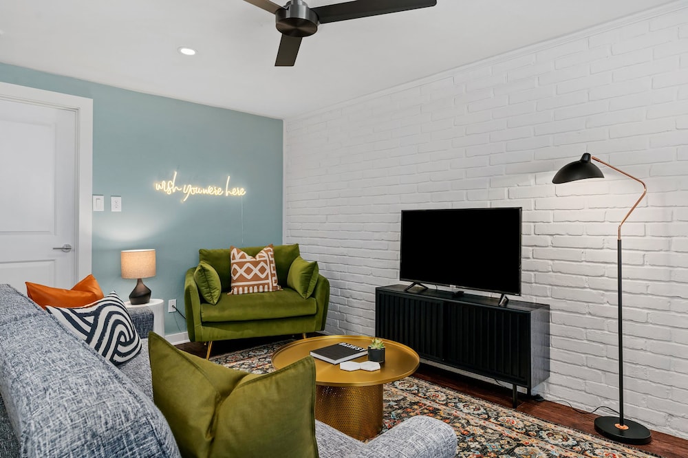 Abode Houston - Norfolk