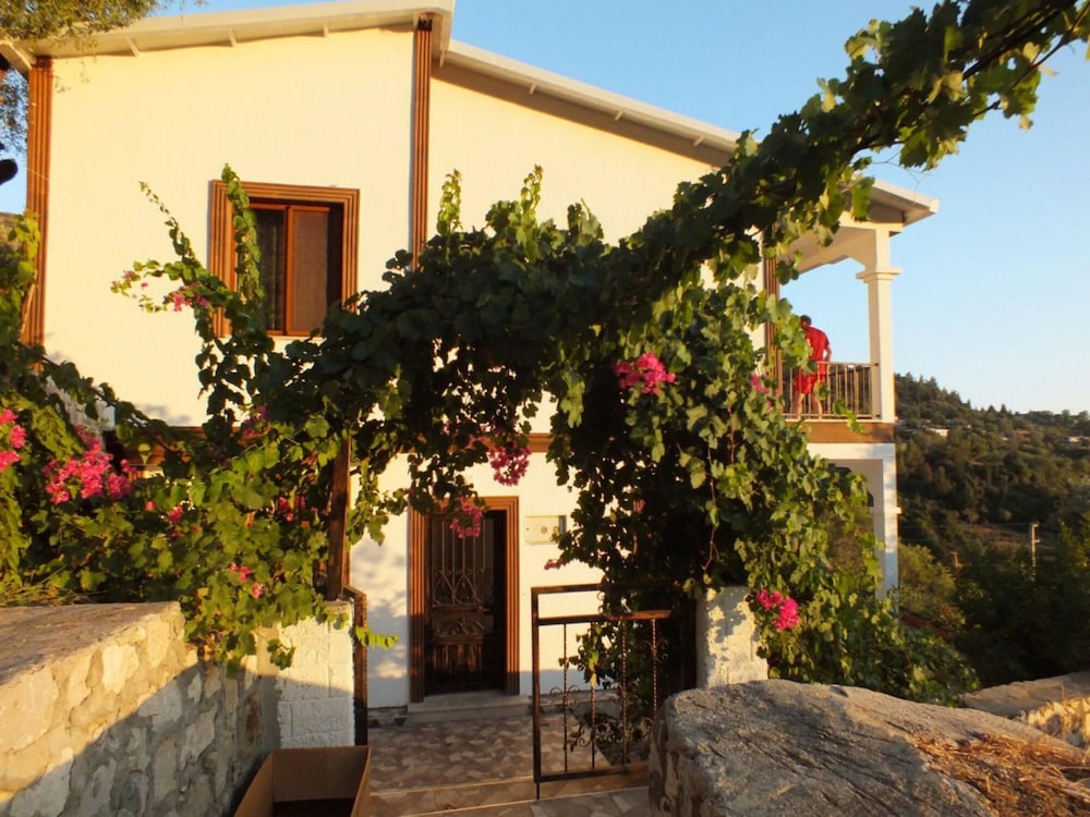 Lovely Family Home Surrounded by Nature in Sogut