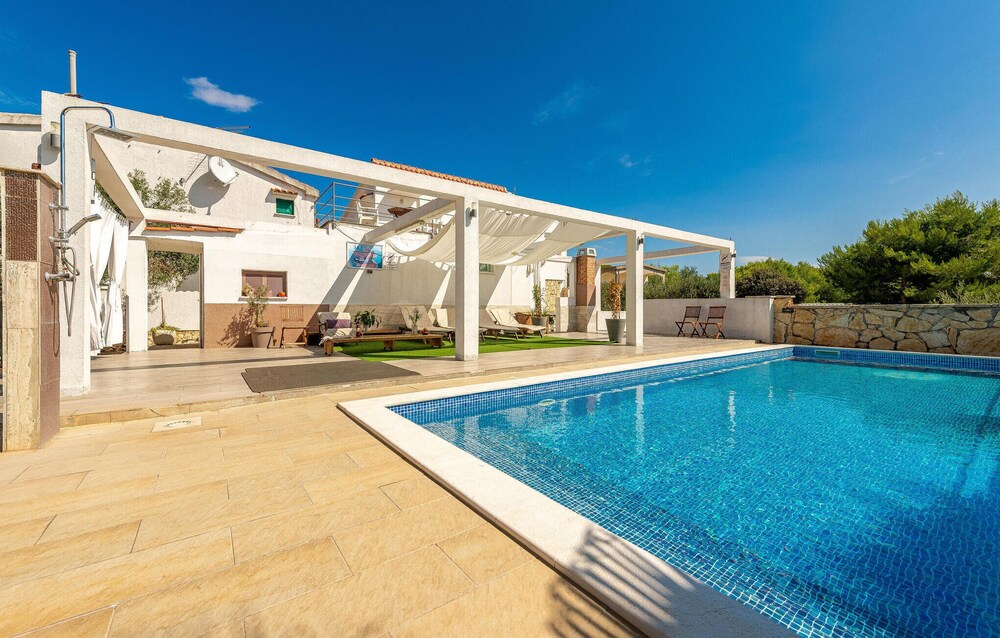 Nice Apartment in Vir With 1 Bedrooms, Wifi and Outdoor Swimming Pool