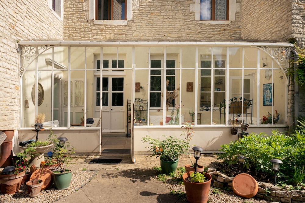 Escapade Place Voltaire