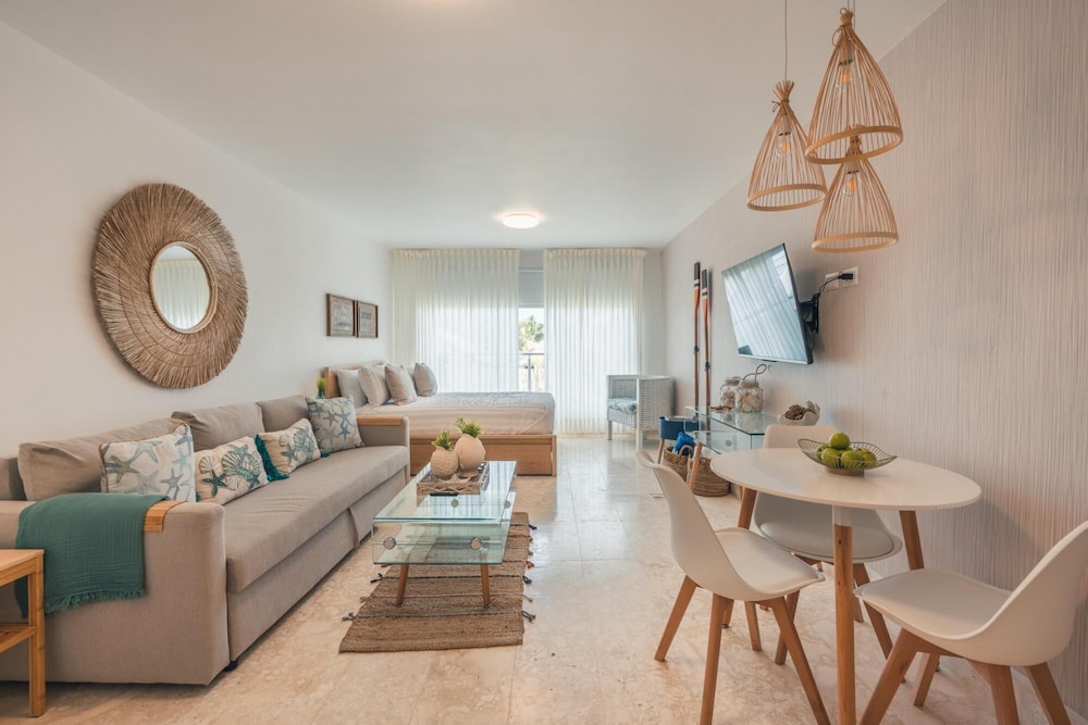 Tropical Studio at Green One a Golfers Dream 22B