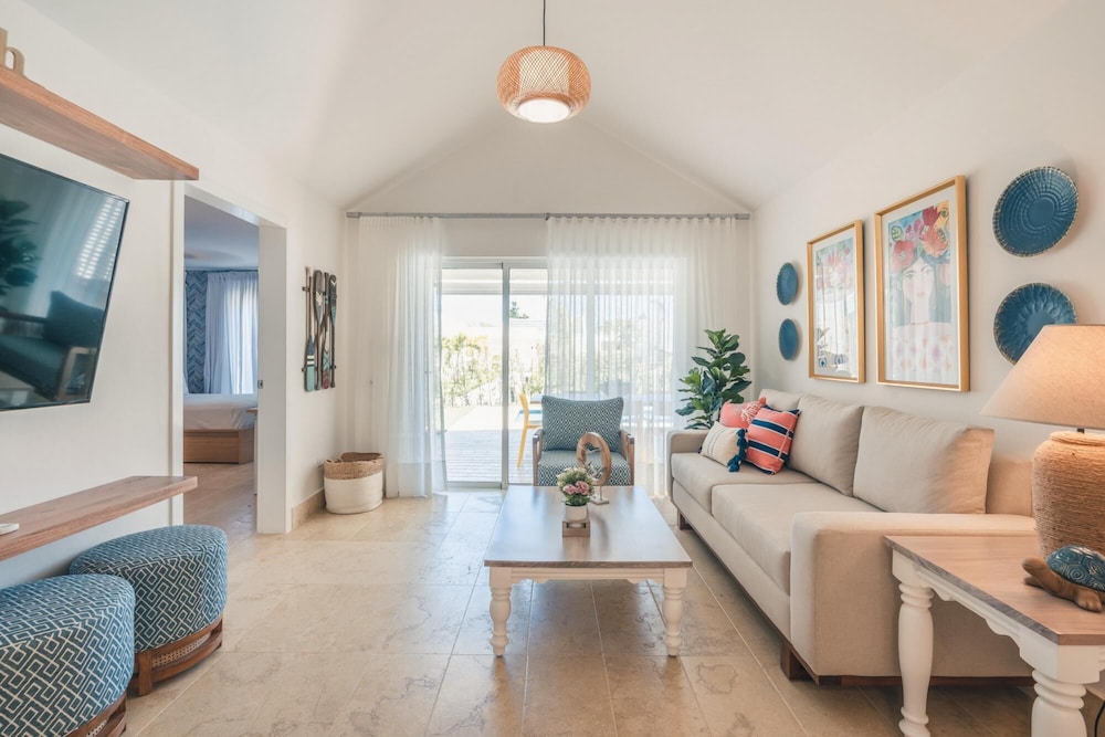 Fresh and Chill Villa at Green one w Private Pool