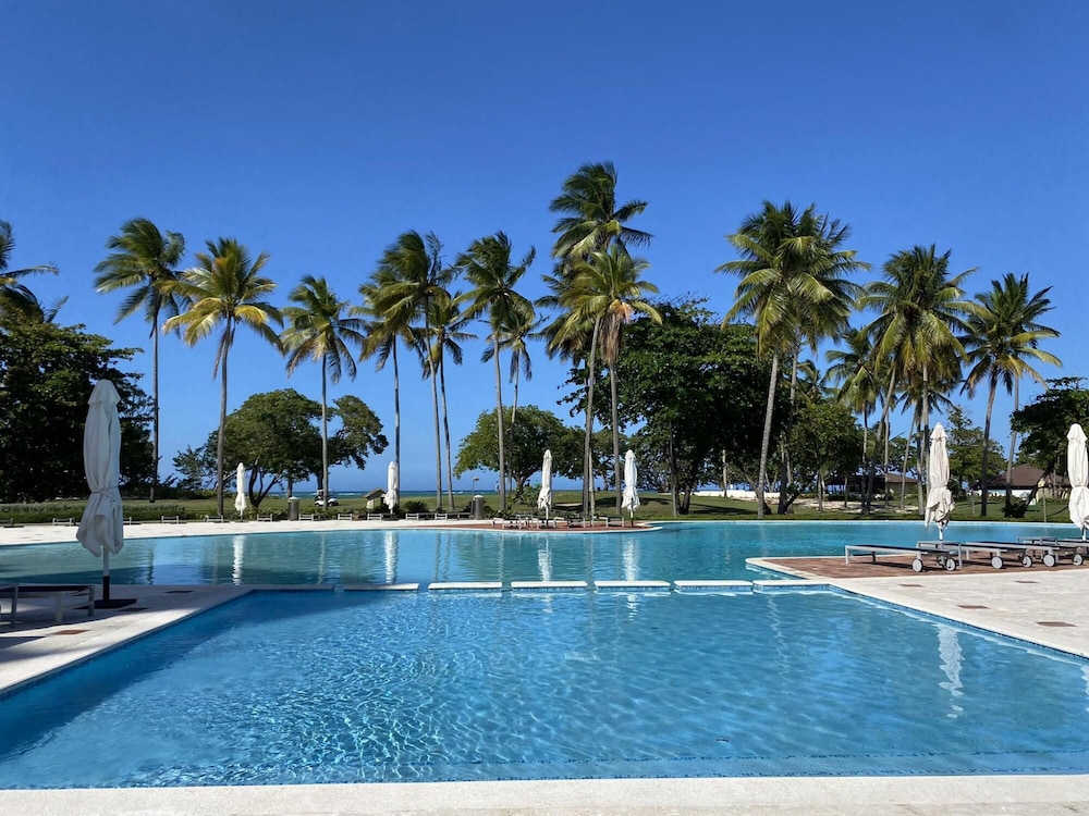 Georgeus 4BR Apartment at Blue Jacktar