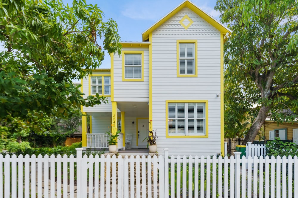 Stirrup House by Pattio
