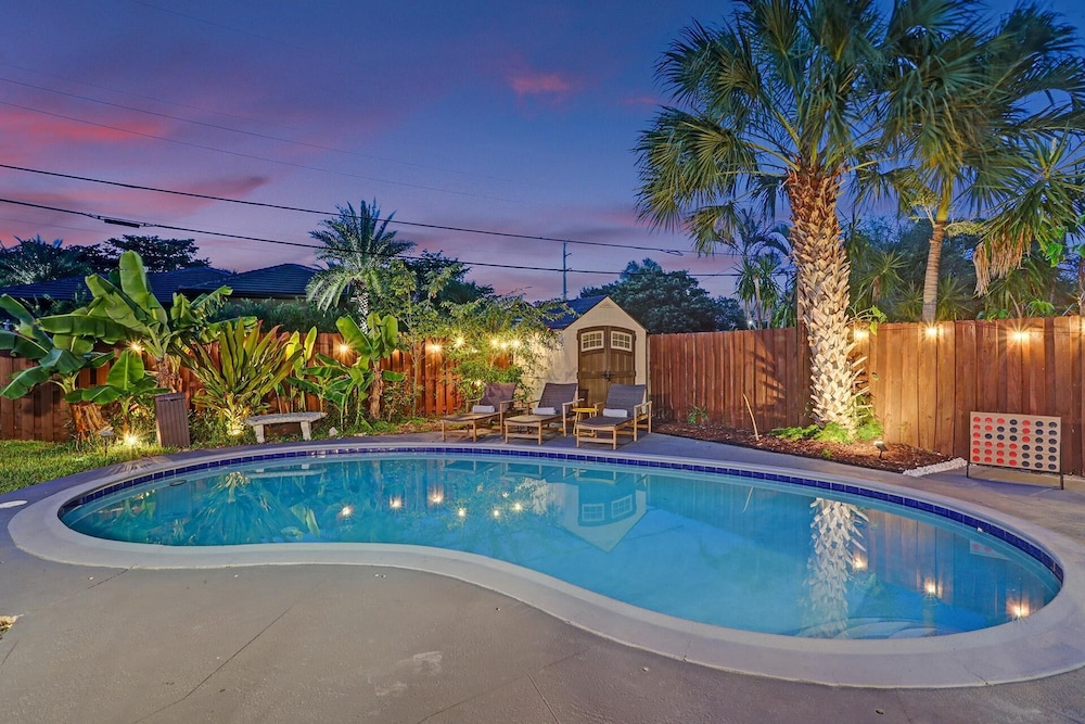 Hollywood Luxurious Villa w Heated Pool