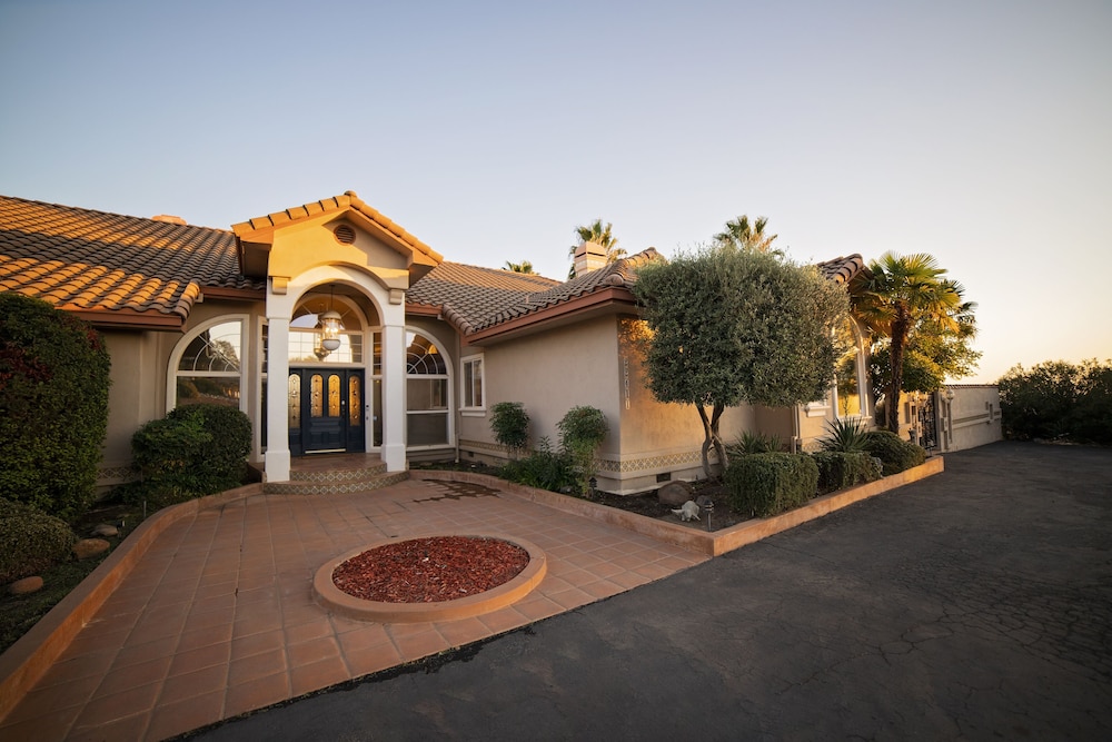 Lakeview Villa