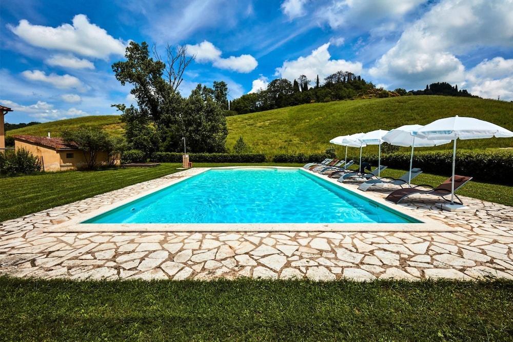 Villa Giunone With Pool Close to Volterra