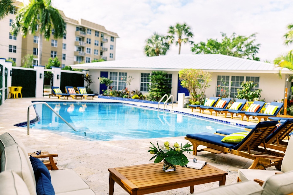 Casa Cordova by Lowkl