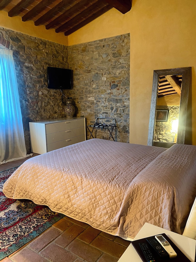 Sottotono Agriturismo With Swimming Pool on Florence Surrounded by Greenery