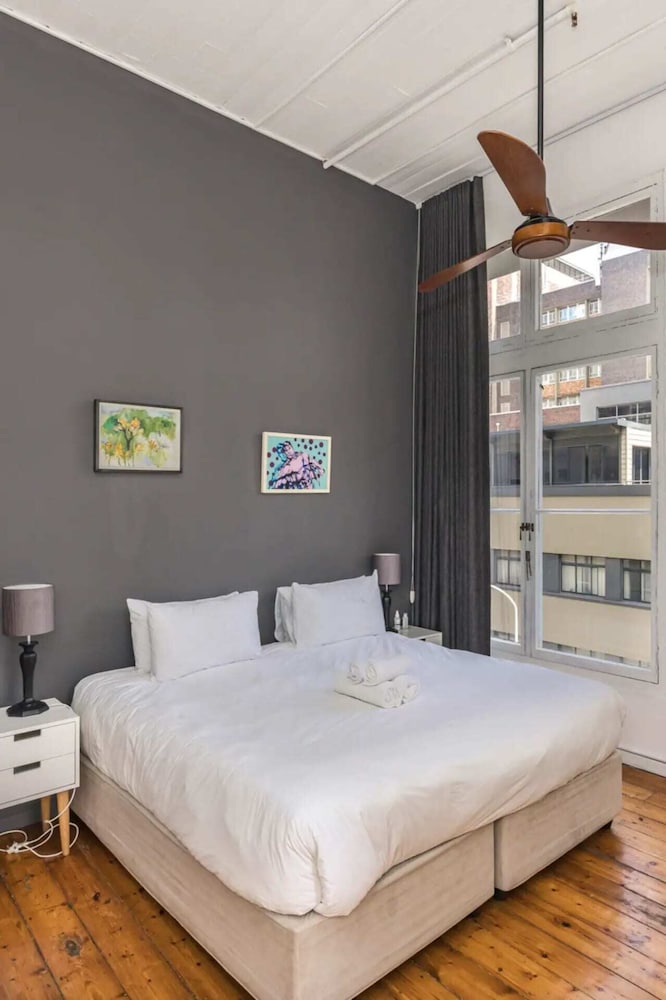 Modern Minimalism 2 Bedroom Apartment Near the Castle of Good Hope