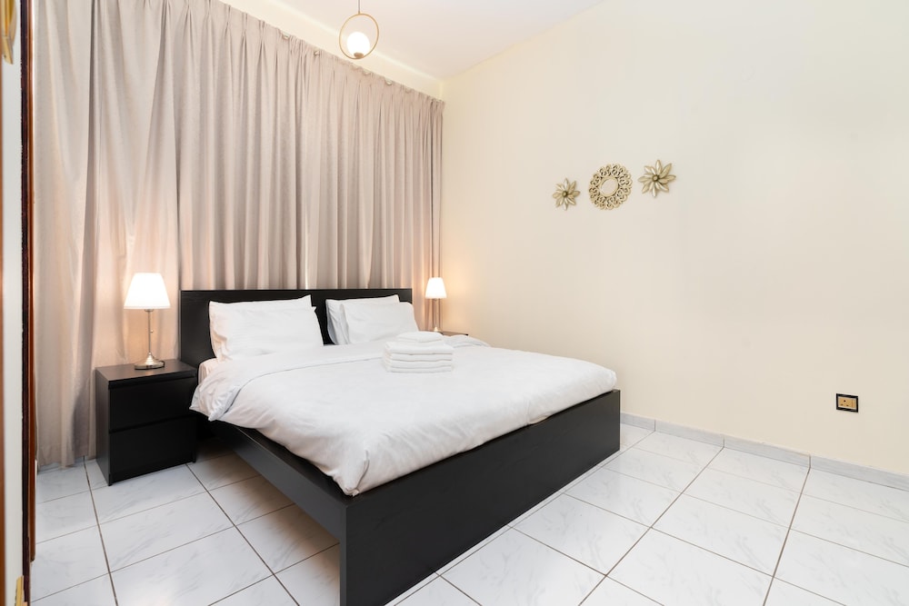 LuxBnB 3BD Villa Mirdif Newly Furnished