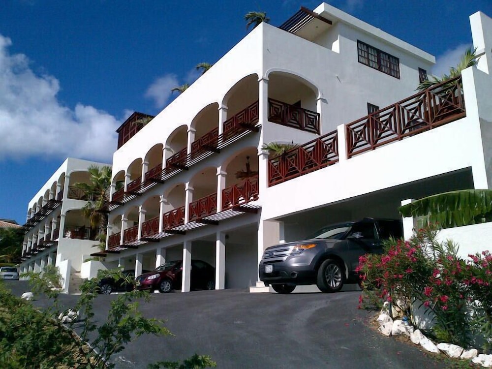 C-Bay Deluxe Resort