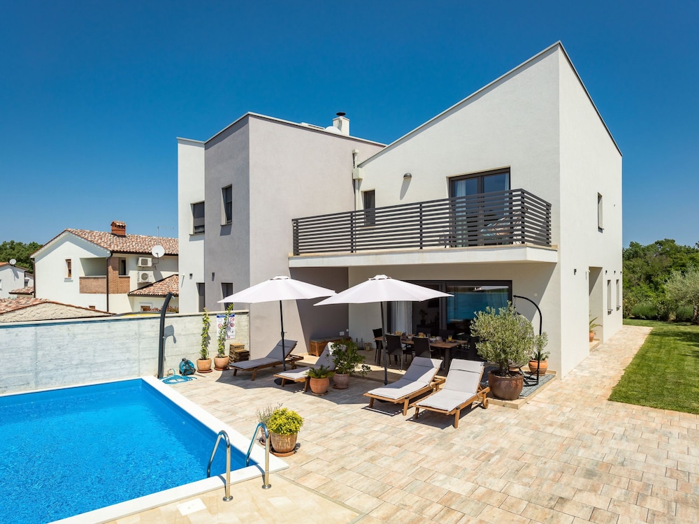 Villa Leonardo Vr Naveri