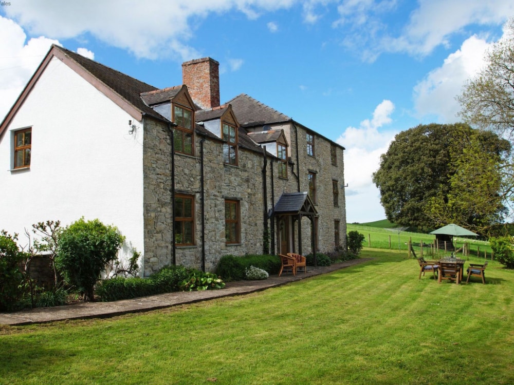 Penny Den Henllan in Henllan