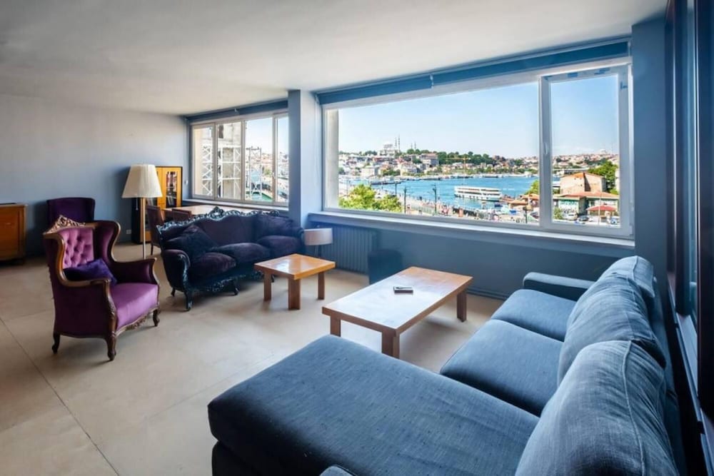Flat With Karakoy View Near Ferry Station