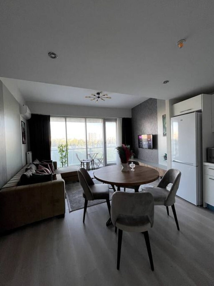 1bedroom Apartment With Terrace Near Mail of Istanbul