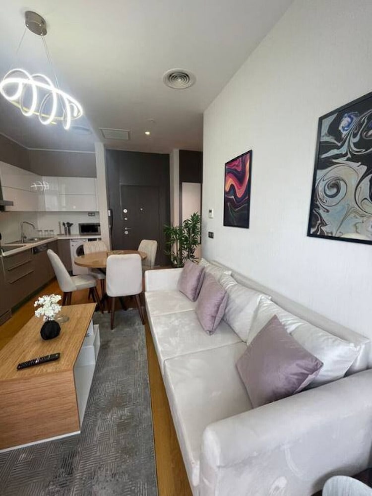 Stylish1 1 Apartment in Batisehir Near Mail of IST