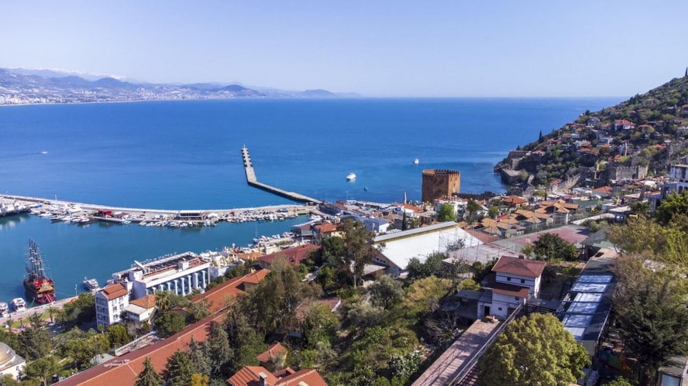 Flat With Sea View and Balcony in Alanya