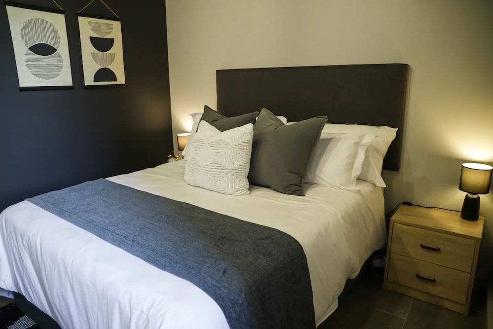 Luxurious 1 Bedroom Apartment With Iconic Mountain Views