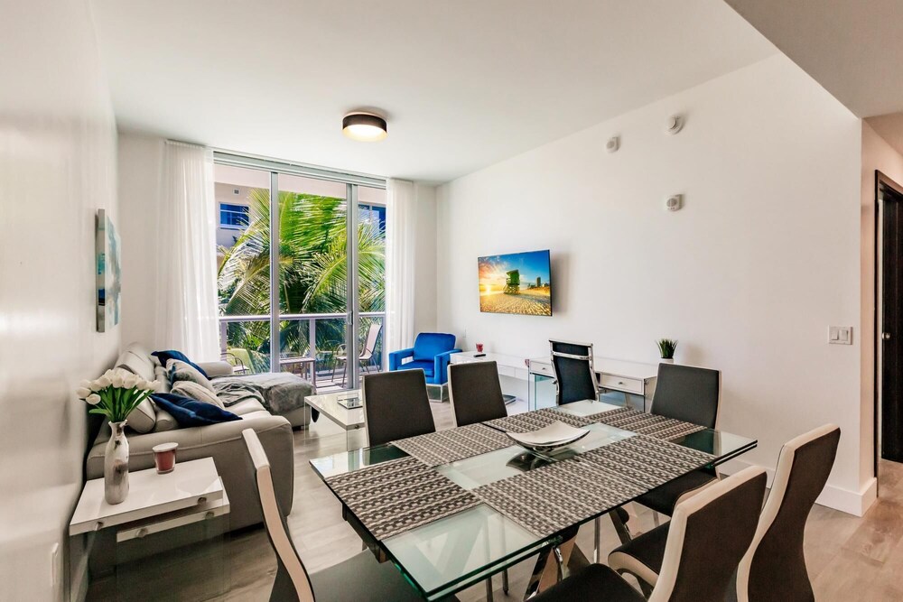 Upscale Modern 4 Bedroom Condos on the Beach
