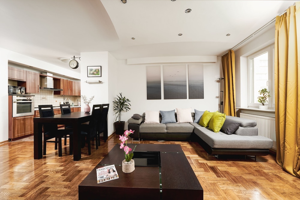 Luxurious apartment near Złote Tarasy