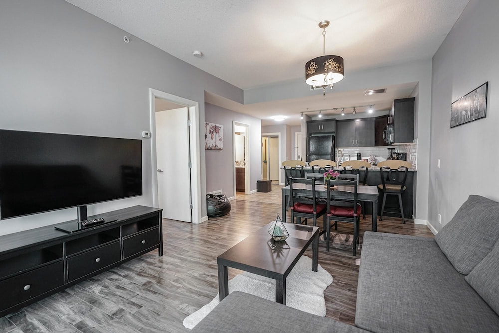 Beautiful 1bd Condo Patio Gym Parking Location