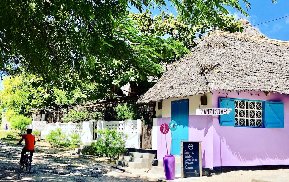 Zanzistar Lodge
