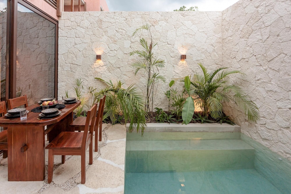 Entorno Luxury 5 Bedrooms Villa in Tulum