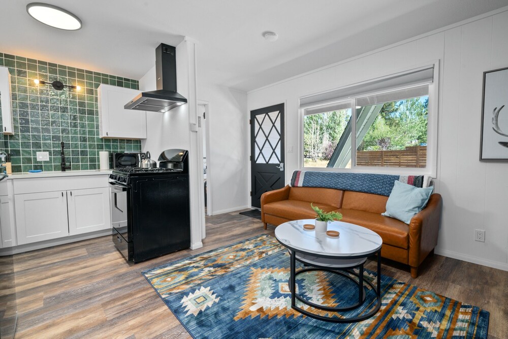 2226 - Blue Bear 2 1 Bedroom Hotel Room by Redawning