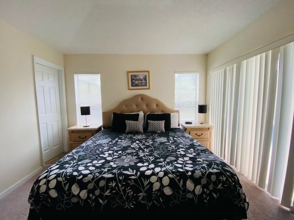 Ezra's Vacation Home @ Southern Dunes 4 Bedroom Villa by Redawning