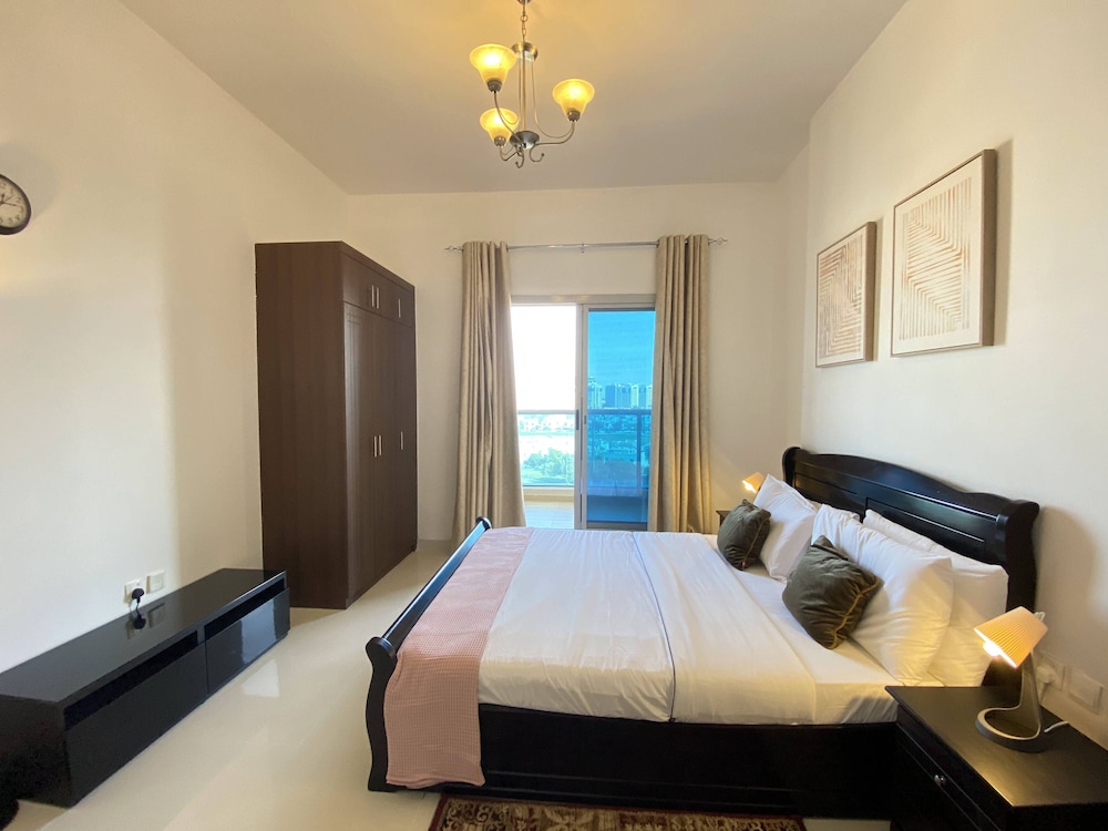 LuxBnB Elite Sports City Golf CourseView