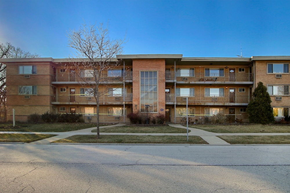 Picturesque 1BR Apt in Arlington Heights