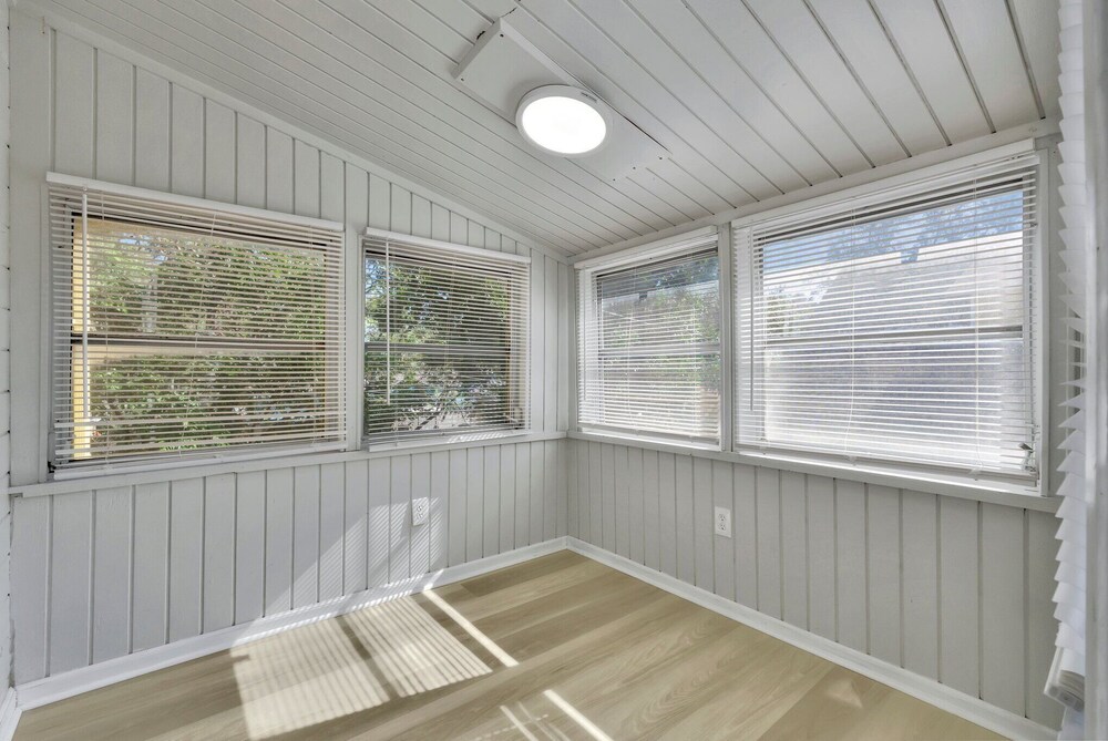 The Kenwood Retreats and Courtyard