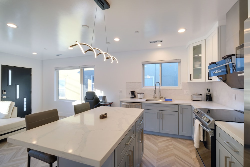 Dimond Abode 3428