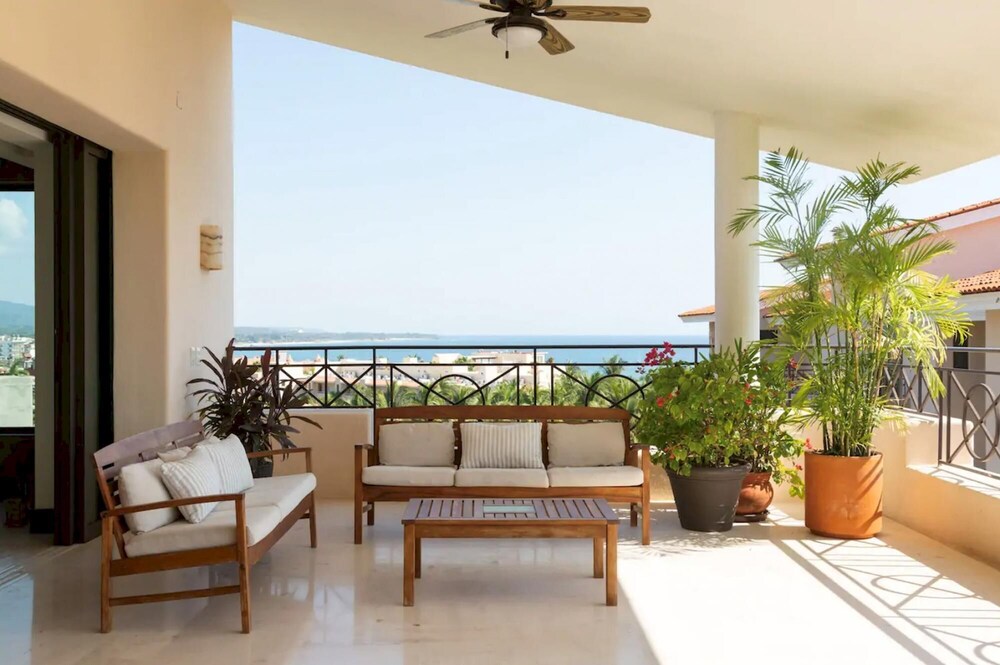 Sunny Vacation Condo 7