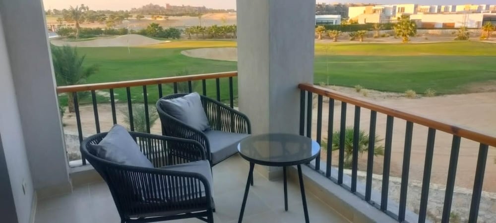 Vesta - Luxury APT - 1BR - Soma Breeze II