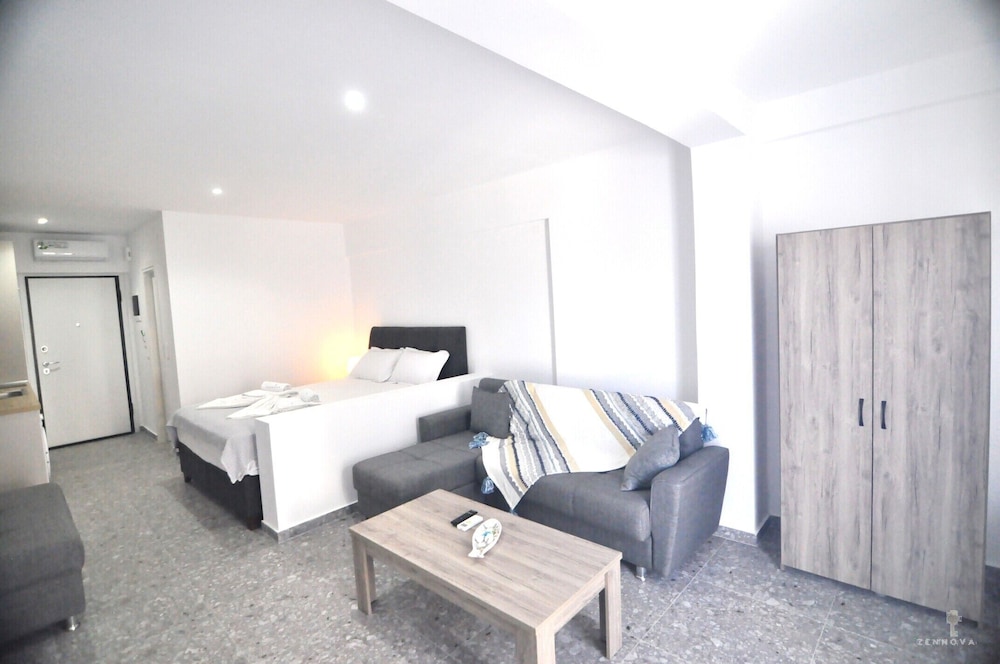Zennova  Sirene Luxury Studios