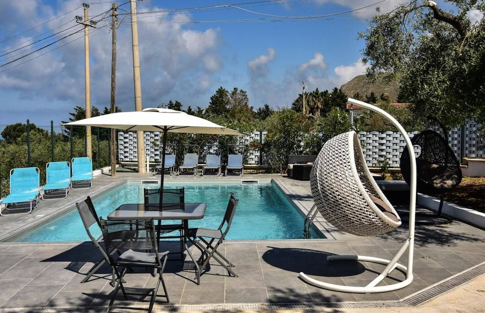 Countryside Villa With Private Pool