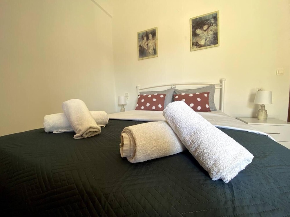Impeccable Apt Sleeps 5 in Heraklion