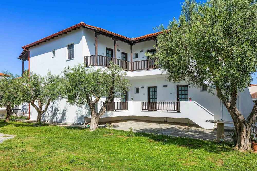 Eleon Suites Afytos