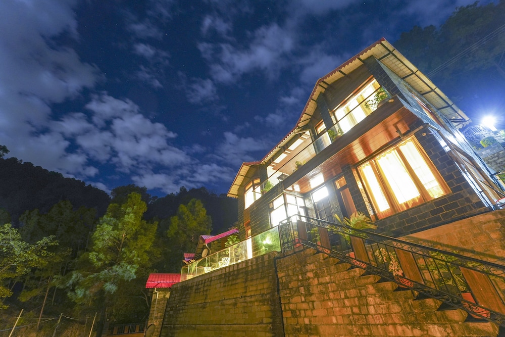 Kamlia 3 BHK Villa By Dumnu Homes