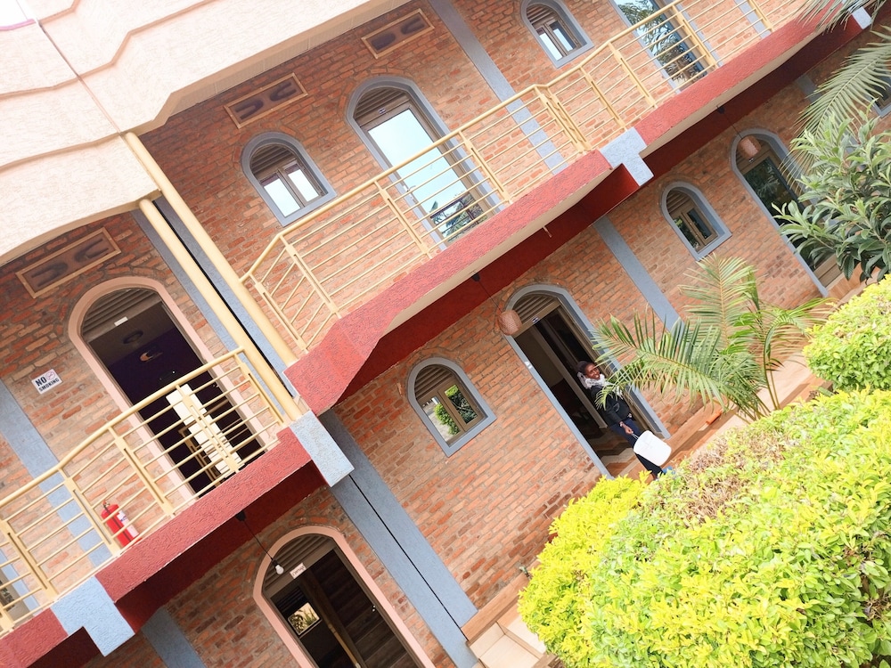Auberge Saint Jean Leopard