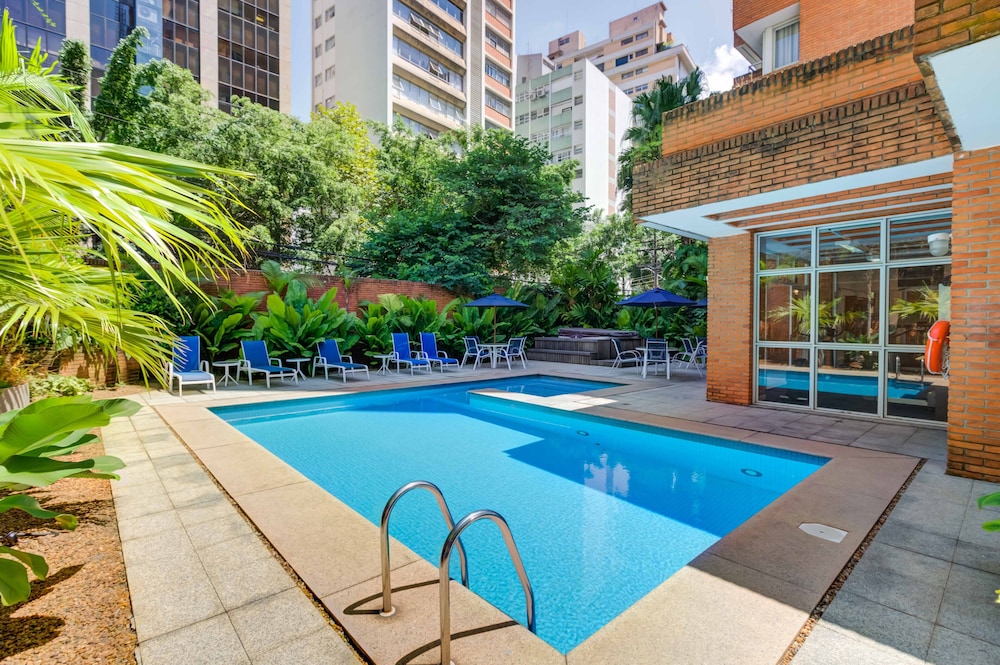 Roomo Etoile GeorgeV Jardins