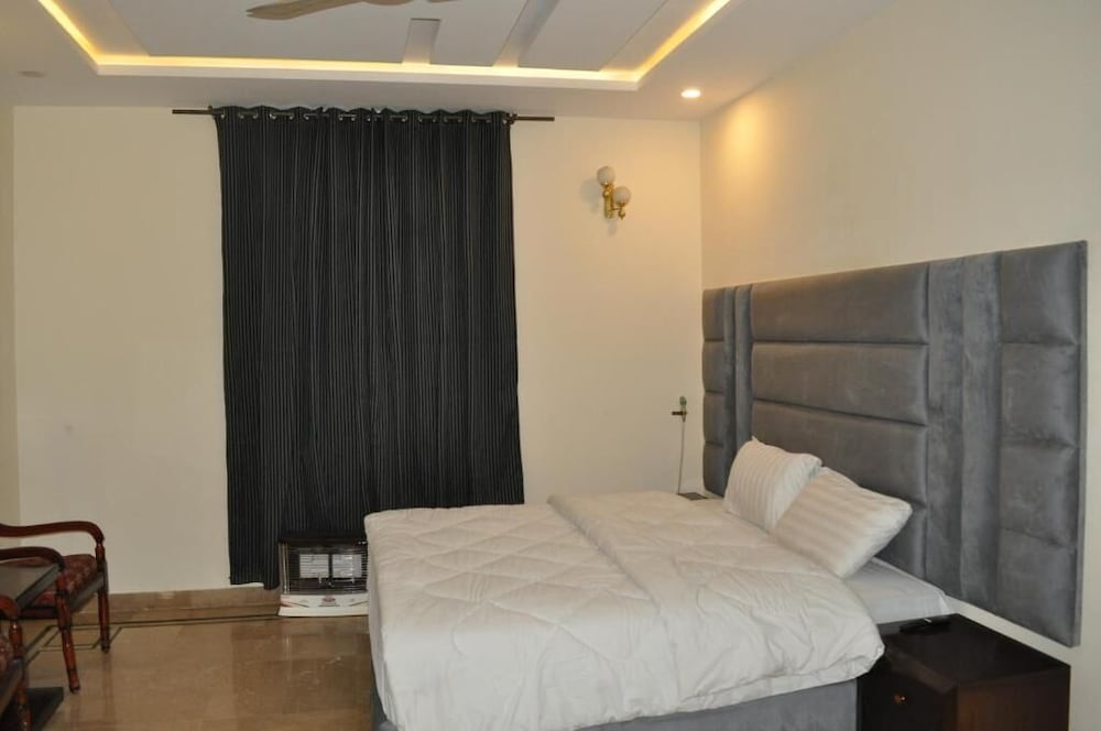 Grand Hayat Guest House