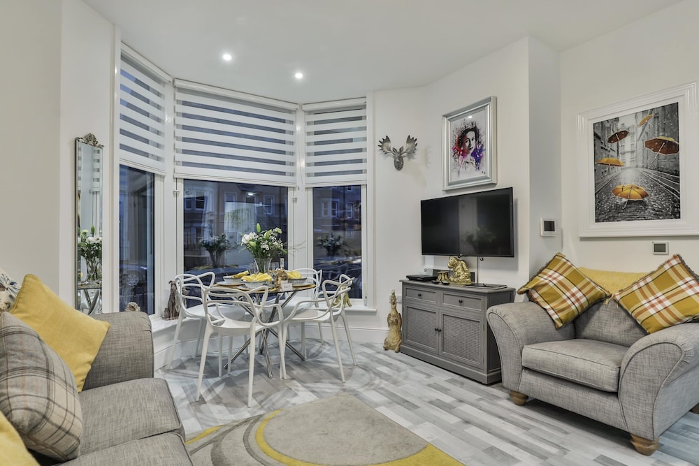 The Apartment, Luxury for up to 4 Guests
