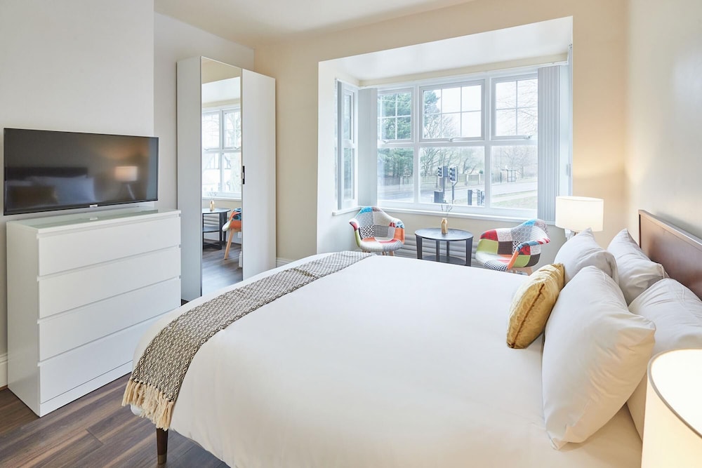 Host Stay Blue Skies Suite