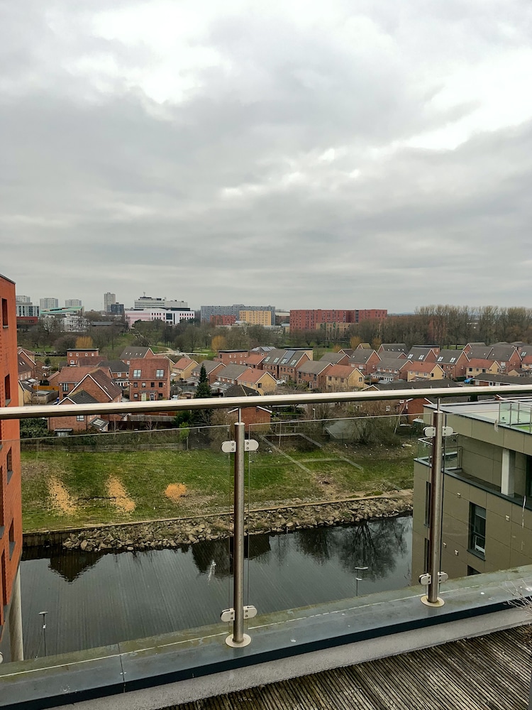 Stunning 2-bed Apartment in Salford