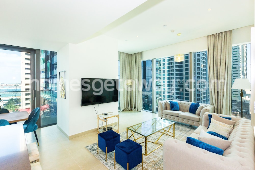 Homesgetaway- 2BR in Marina Gate Tower 2