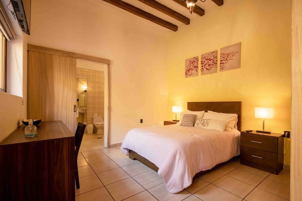 Nice Room in the Center of Morelia, Casa Corregidora I