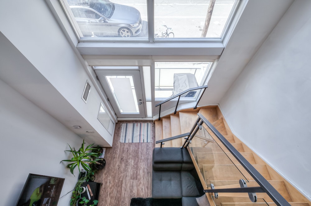 1 Shaw St Loft Suites